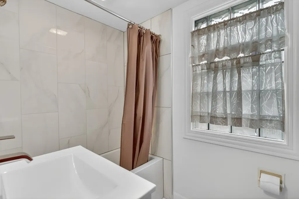 10551 South Bell Avenue Chicago IL 60643