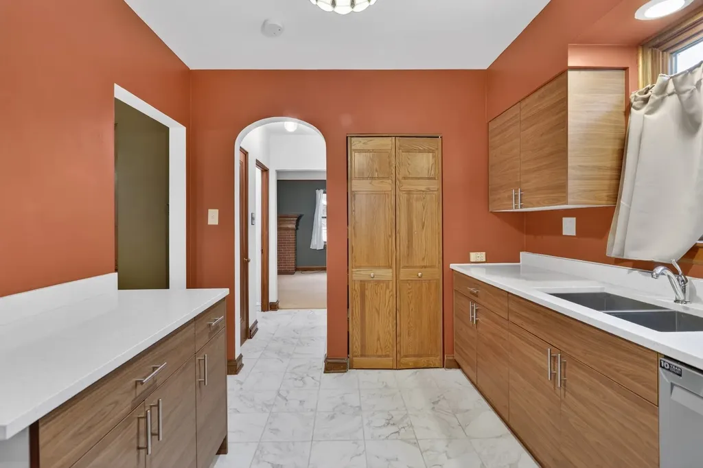 10551 South Bell Avenue Chicago IL 60643