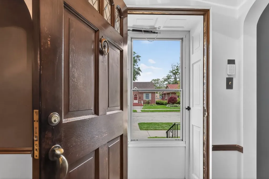 10551 South Bell Avenue Chicago IL 60643
