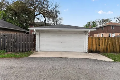 10551 South Bell Avenue Chicago IL 60643