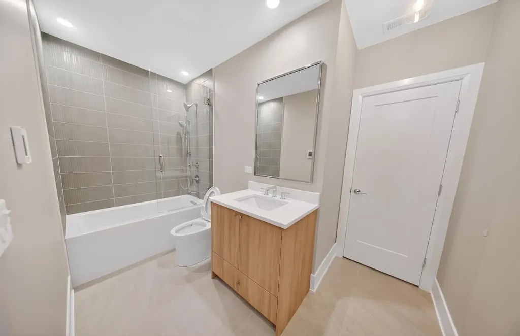 1406 West Cuyler Avenue Chicago IL 60613