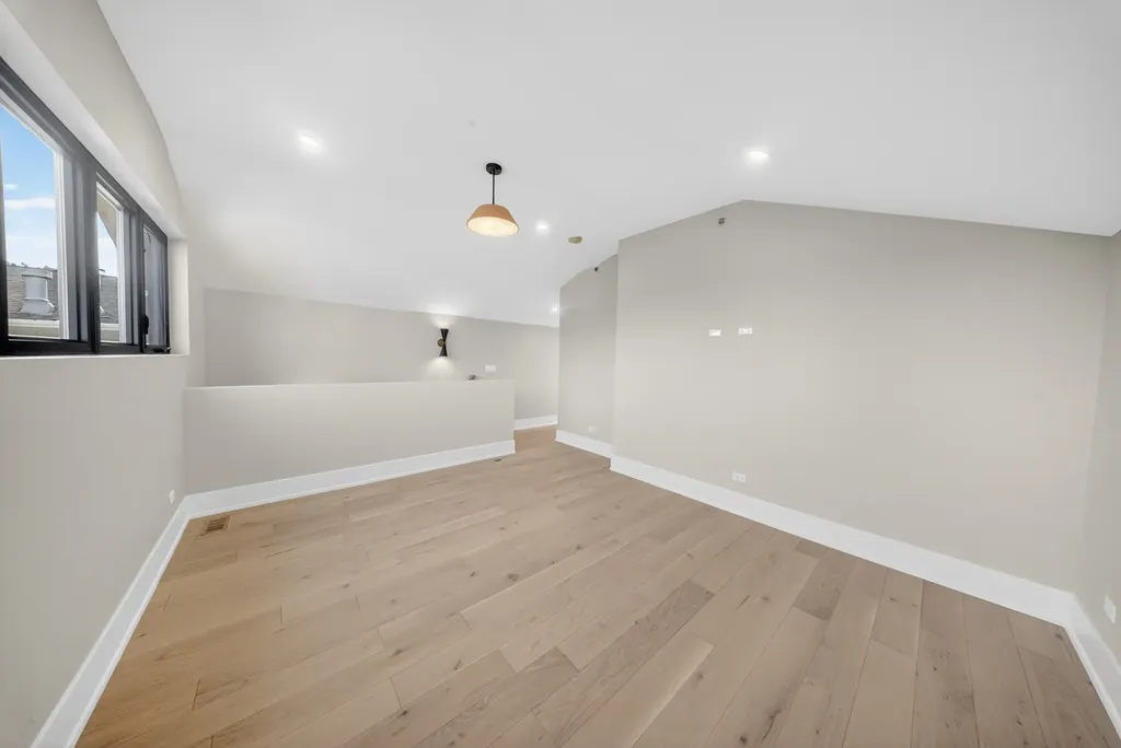 1406 West Cuyler Avenue Chicago IL 60613