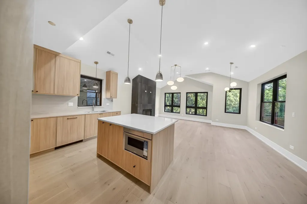 1406 West Cuyler Avenue Chicago IL 60613