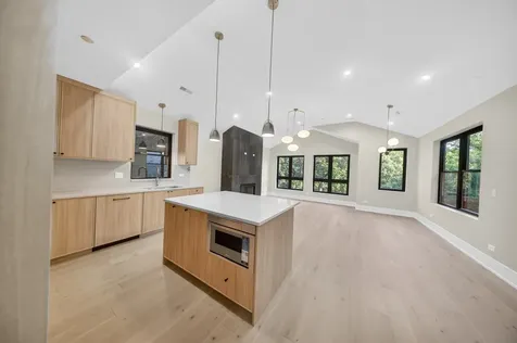 1406 West Cuyler Avenue Chicago IL 60613
