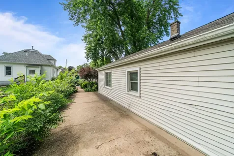 641 Northwestern Avenue South Beloit IL 61080