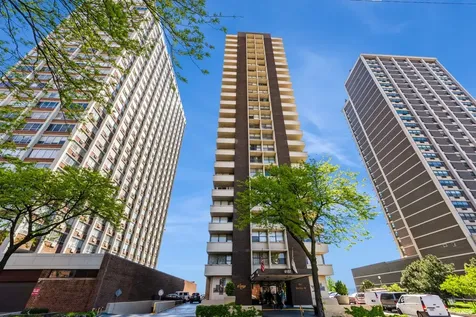 6157 North Sheridan Road Chicago IL 60660