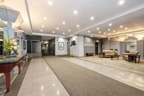 6157 North Sheridan Road Chicago IL 60660