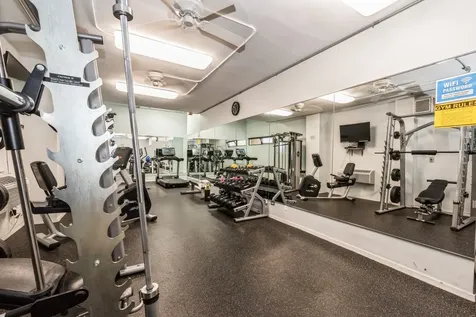 6157 North Sheridan Road Chicago IL 60660