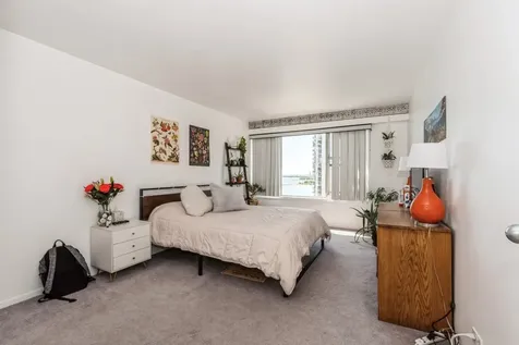 6157 North Sheridan Road Chicago IL 60660