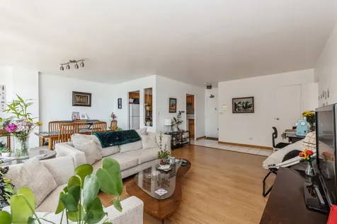 6157 North Sheridan Road Chicago IL 60660
