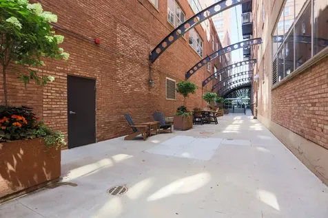 500 South Clinton Street S Chicago IL 60607