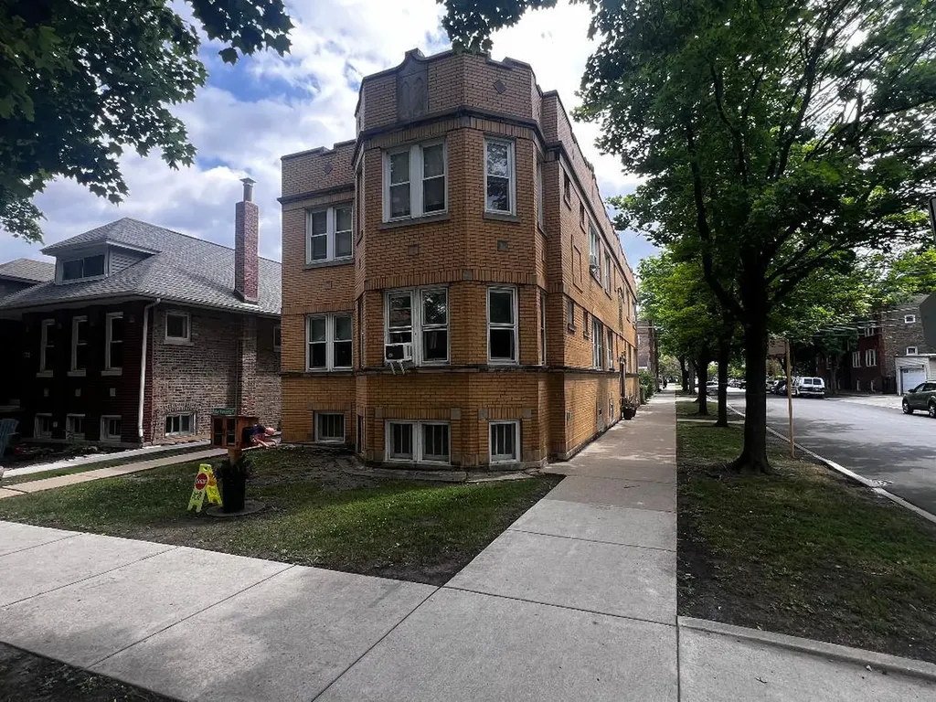 2854 West Grace Avenue Chicago IL 60618