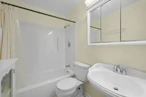 80 Commonwealth Court Vernon Hills IL 60061
