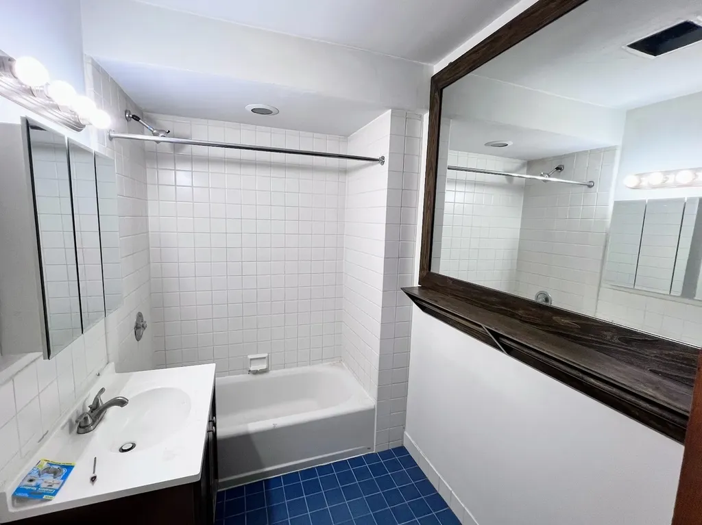 5008 West Strong Street Chicago IL 60630