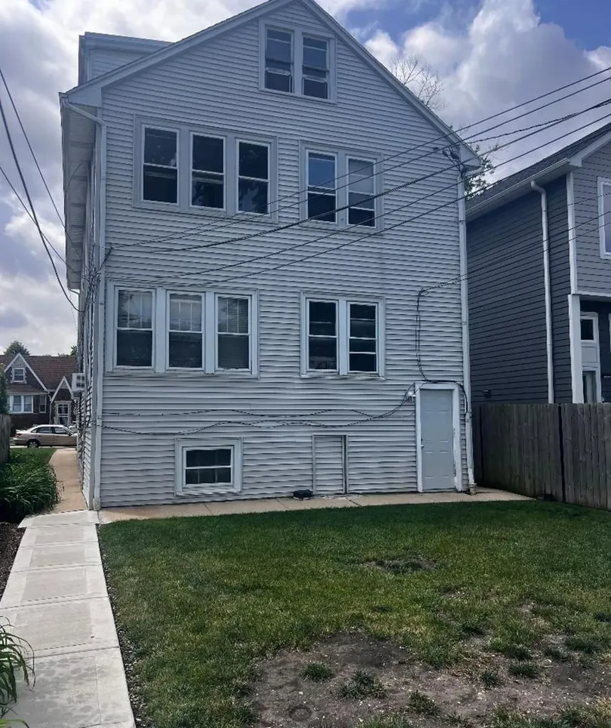 5008 West Strong Street Chicago IL 60630