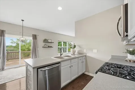1S011 Shannon Square Geneva IL 60134