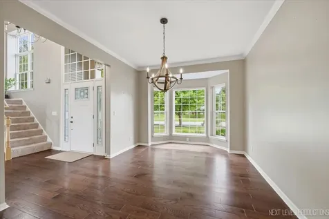 1S011 Shannon Square Geneva IL 60134