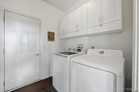 1S011 Shannon Square Geneva IL 60134