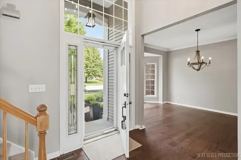 1S011 Shannon Square Geneva IL 60134