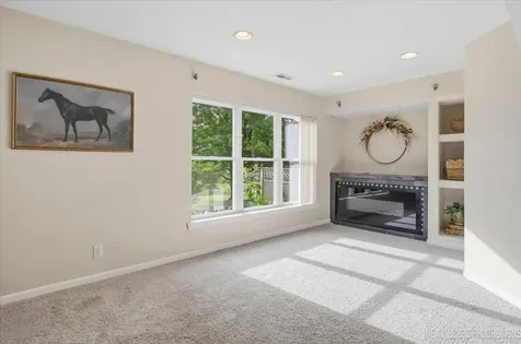 1S011 Shannon Square Geneva IL 60134