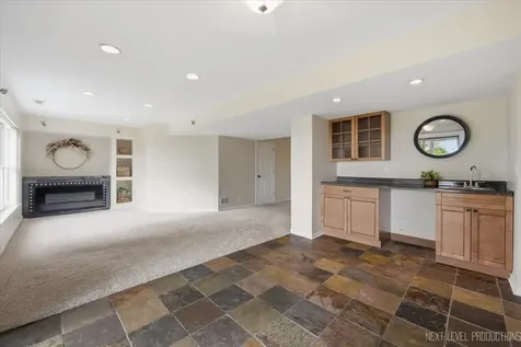 1S011 Shannon Square Geneva IL 60134