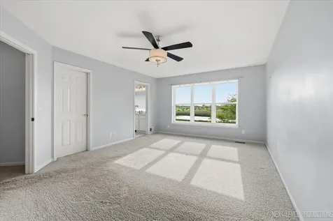 1S011 Shannon Square Geneva IL 60134