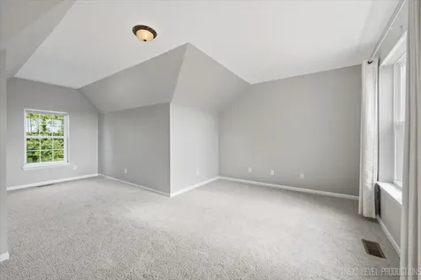 1S011 Shannon Square Geneva IL 60134