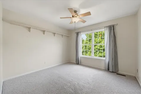 1S011 Shannon Square Geneva IL 60134