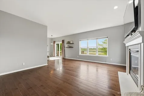 1S011 Shannon Square Geneva IL 60134