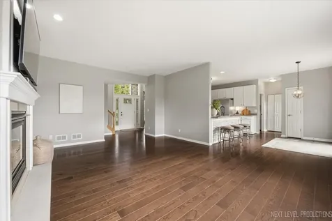 1S011 Shannon Square Geneva IL 60134