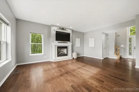 1S011 Shannon Square Geneva IL 60134