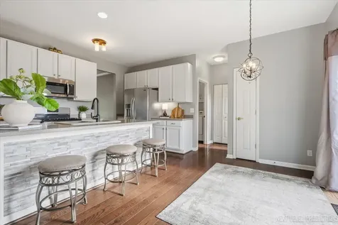1S011 Shannon Square Geneva IL 60134