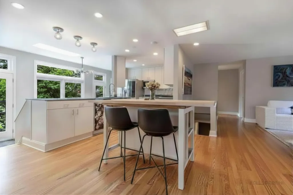 310 South Summit Street Wheaton IL 60187