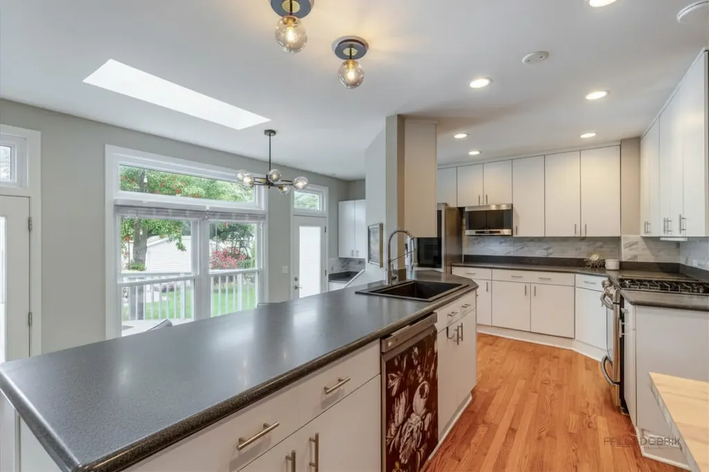 310 South Summit Street Wheaton IL 60187