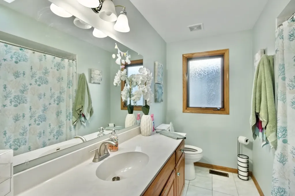 7051 West 64th Place Chicago IL 60638