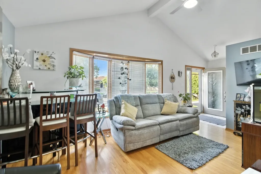 7051 West 64th Place Chicago IL 60638