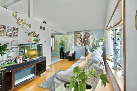 7051 West 64th Place Chicago IL 60638