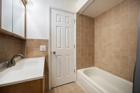 2214 South Goebbert Road Arlington Heights IL 60005