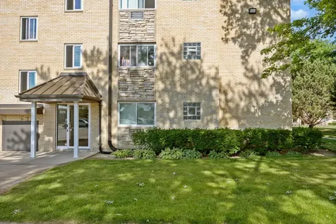 2214 South Goebbert Road Arlington Heights IL 60005
