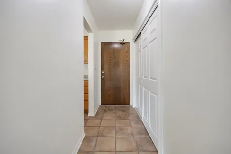2214 South Goebbert Road Arlington Heights IL 60005