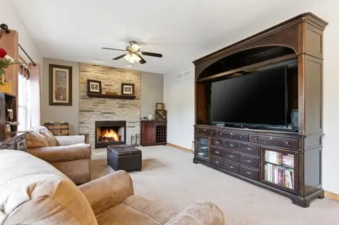 398 Essex Drive Oswego IL 60543