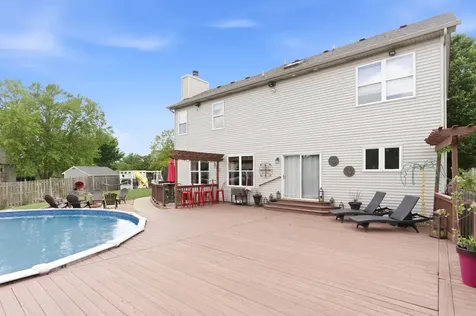 398 Essex Drive Oswego IL 60543