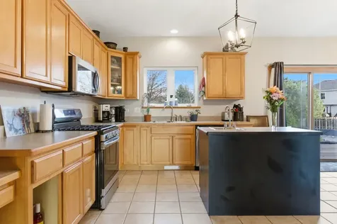 398 Essex Drive Oswego IL 60543
