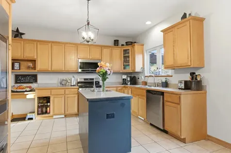 398 Essex Drive Oswego IL 60543