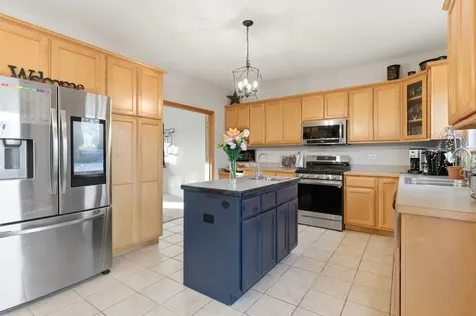 398 Essex Drive Oswego IL 60543