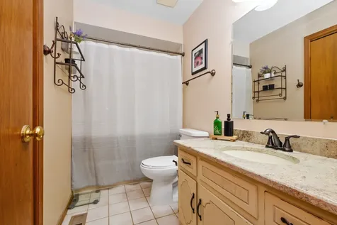 14421 Lamon Court Midlothian IL 60445