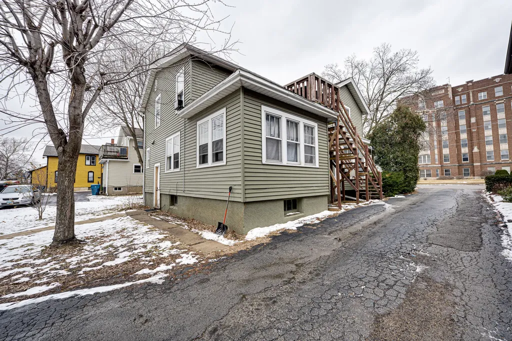 426 North Lake Street Aurora IL 60506