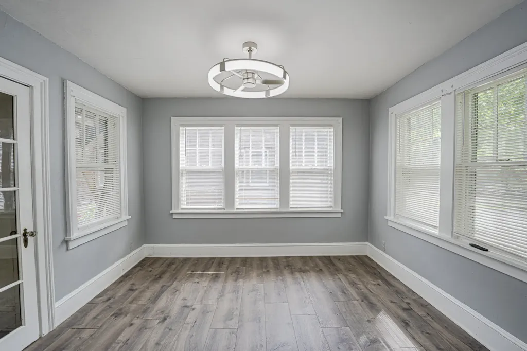 426 North Lake Street Aurora IL 60506
