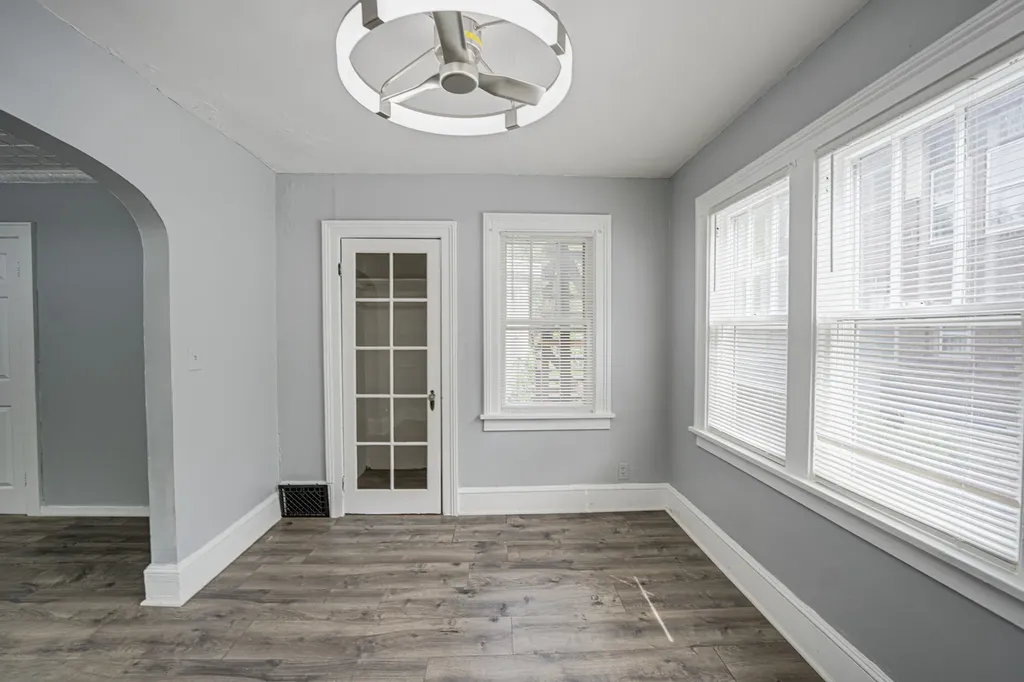 426 North Lake Street Aurora IL 60506