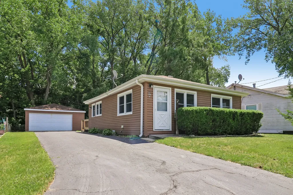 91 Bay Road Fox Lake IL 60020